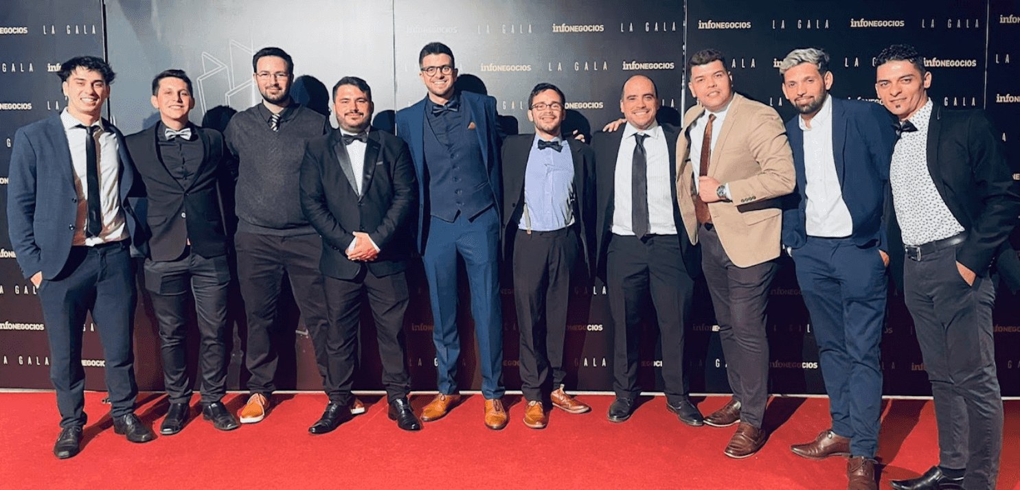 El equipo de MVD en la gala de infoNegocios